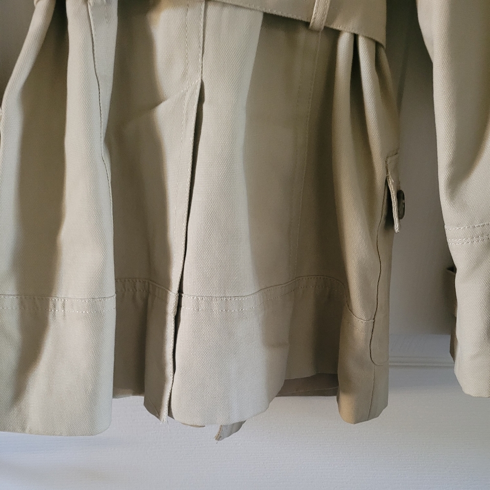 Beautiful Spring/Rain Coat - Picture 3 of 4